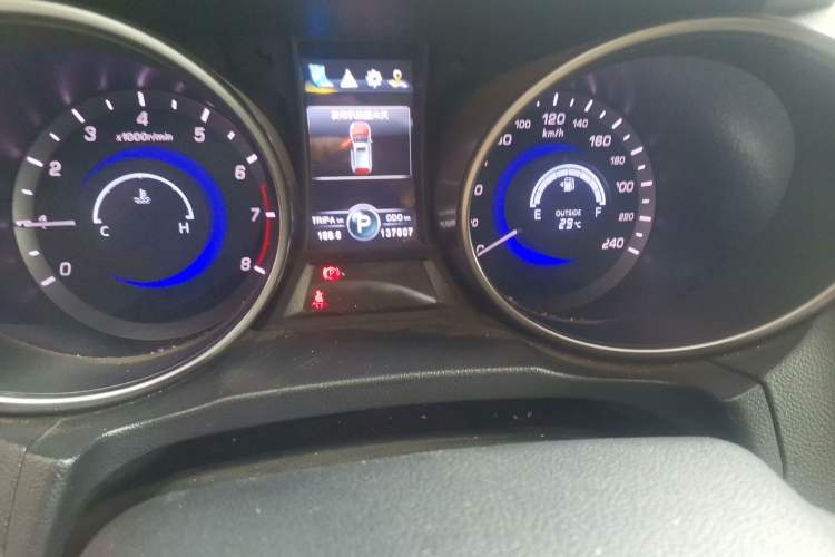 Used CHANGAN CS75 2015 1.8T Automatic 4x4 Elite Model China V Standard Odometer Close Up