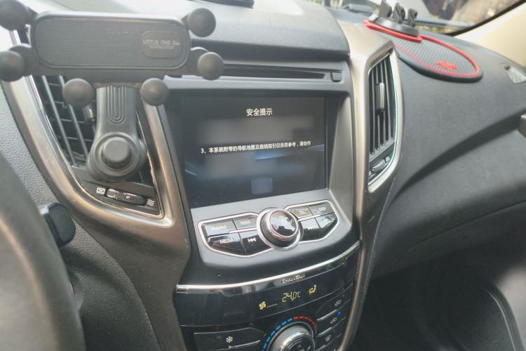Used CHANGAN CS75 2015 1.8T Automatic 4x4 Prestige Model China V Emission Standard Audio And AC Panel
