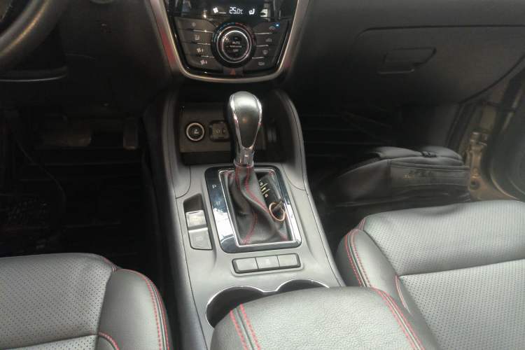 Used CHANGAN CS75 2015 1.8T Automatic All-Wheel Drive Elite Version China IV Standard Gear Lever