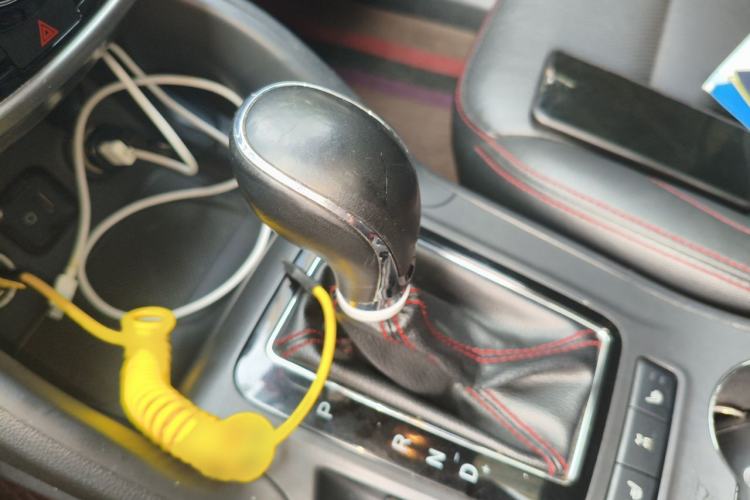 Used CHANGAN CS75 2015 1.8T Automatic 4x4 Prestige Model China V Emission Standard Gear Lever