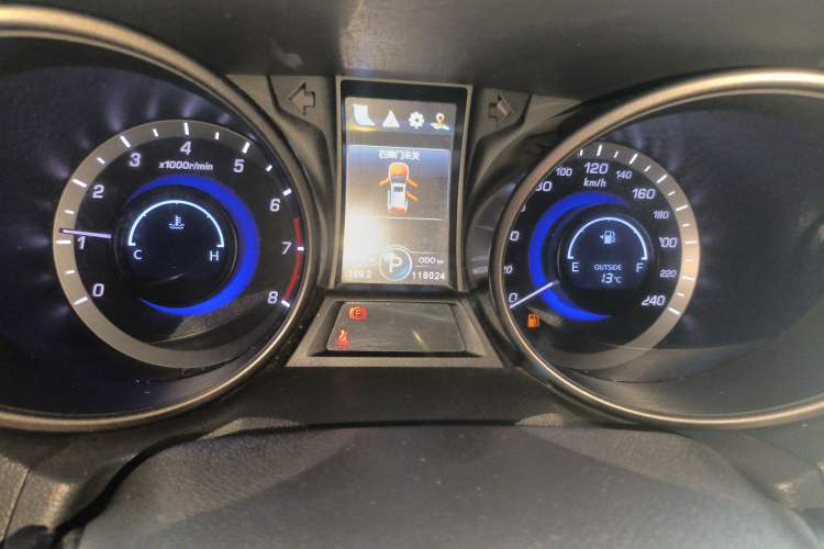Used CHANGAN CS75 2015 1.8T Automatic All-Wheel Drive Elite Version China IV Standard Instrument Cluster