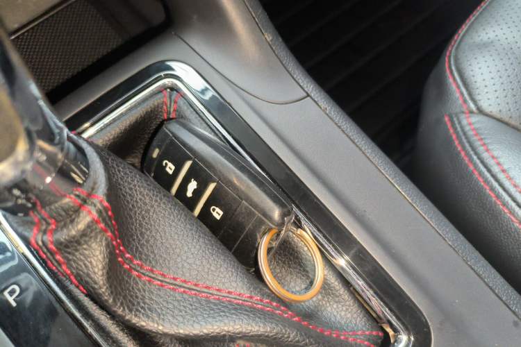 Used CHANGAN CS75 2015 1.8T Automatic All-Wheel Drive Elite Version China IV Standard Vehicle Key