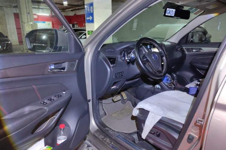 Used CHANGAN CS75 2015 1.8T Automatic 4x4 Prestige Model China V Emission Standard Driver Seat