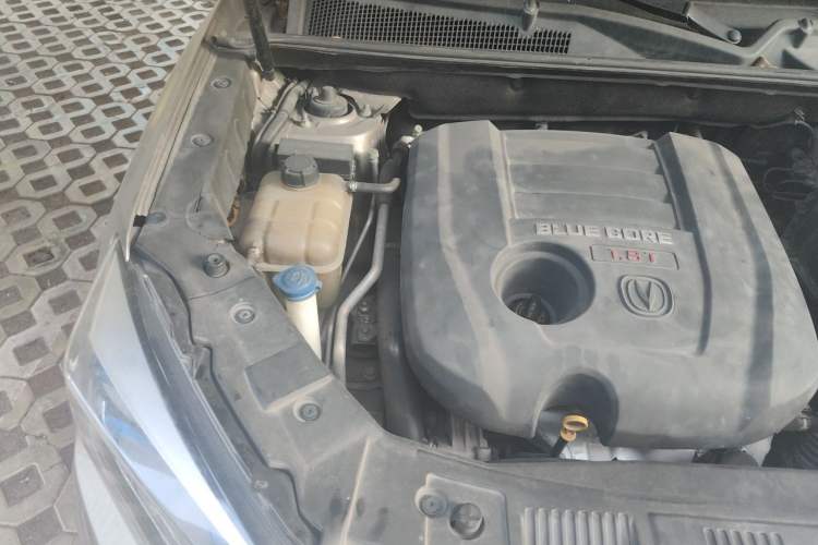 Used CHANGAN CS75 2015 1.8T Automatic All-Wheel Drive Elite Version China IV Standard Engine Bay Right