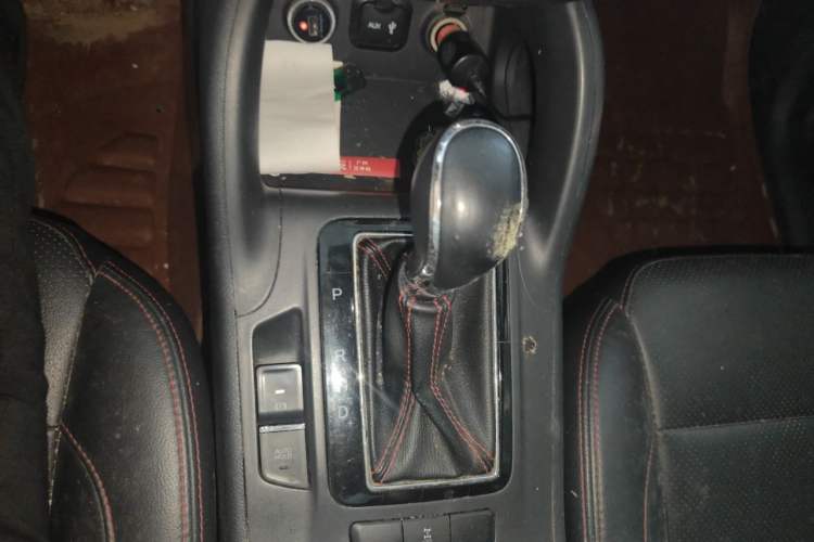 Used CHANGAN CS75 2015 1.8T Automatic All-Wheel Drive Elite Version China IV Standard Gear Lever