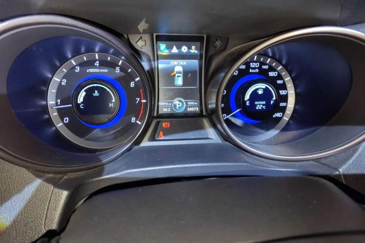 Used CHANGAN CS75 2015 1.8T Automatic 4x4 Prestige Model China V Emission Standard Odometer Close Up