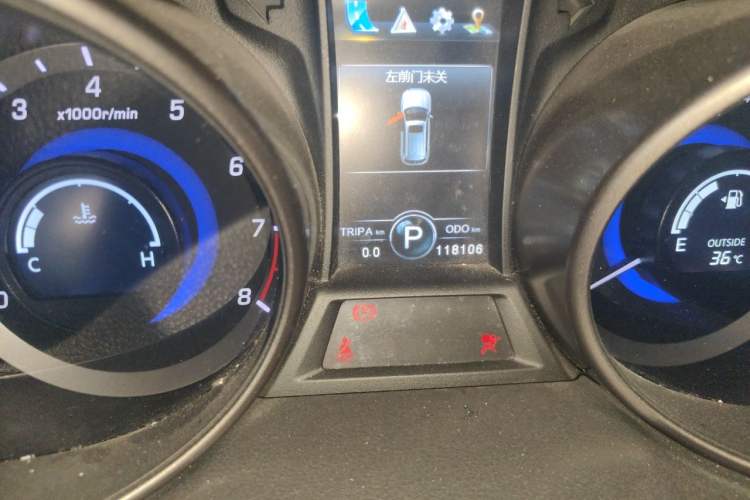 Used CHANGAN CS75 2015 1.8T Automatic All-Wheel Drive Elite Version China IV Standard Odometer Close Up
