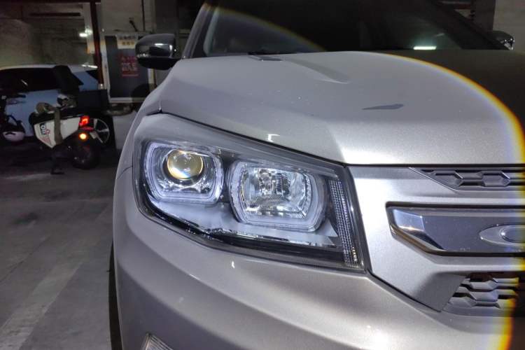 Used CHANGAN CS75 2015 1.8T Automatic 4x4 Prestige Model China V Emission Standard Right Front Headlight