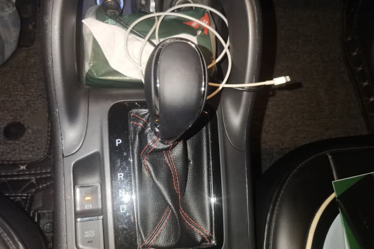 Used CHANGAN CS75 2015 1.8T Automatic All-Wheel Drive Elite Version China IV Standard Gear Lever