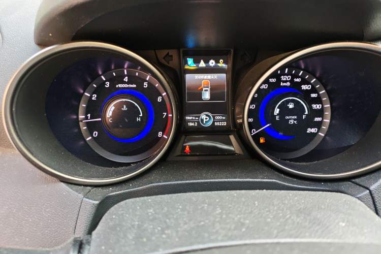 Used CHANGAN CS75 2015 1.8T Automatic 4x4 Prestige Model China V Emission Standard Odometer Close Up