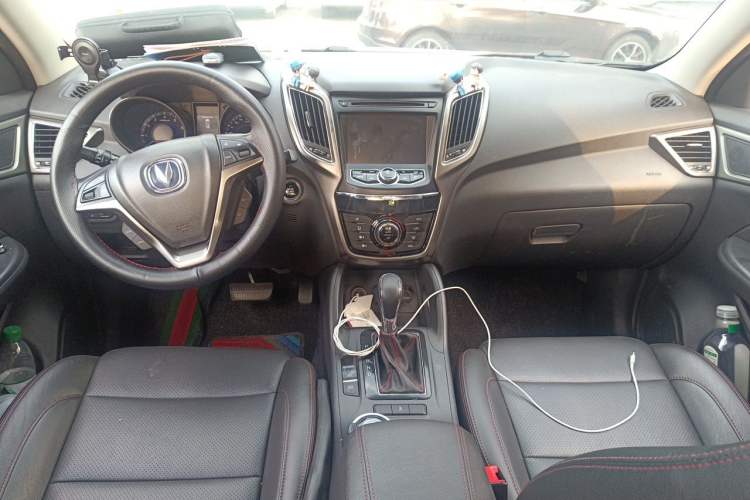 Used CHANGAN CS75 2015 1.8T Automatic 4x4 Elite Model China V Standard Center Console