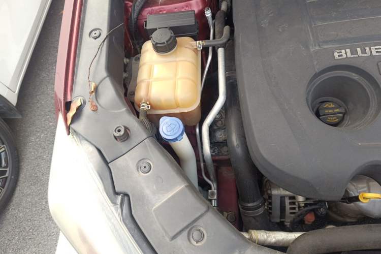Used CHANGAN CS75 2015 1.8T Automatic 4x4 Elite Model China V Standard Engine Bay Right