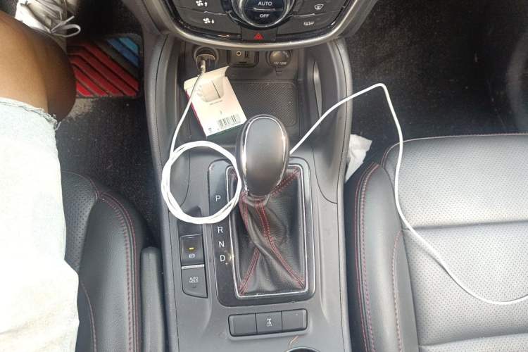 Used CHANGAN CS75 2015 1.8T Automatic 4x4 Elite Model China V Standard Gear Lever