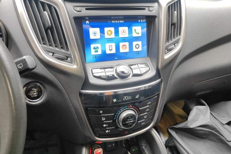 Used CHANGAN CS75 2015 1.8T Automatic 4x4 Prestige Model China V Emission Standard Audio And AC Panel