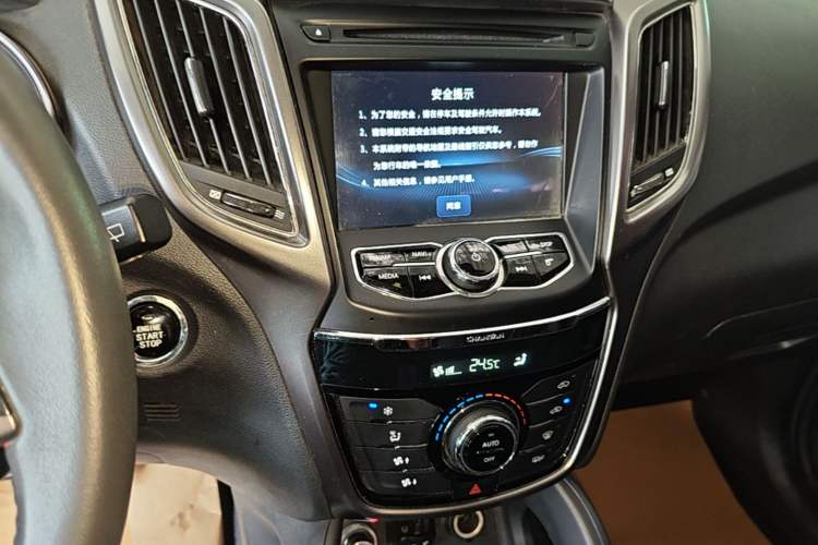 Used CHANGAN CS75 2015 1.8T Automatic All-Wheel Drive Elite Version China IV Standard Audio And AC Panel
