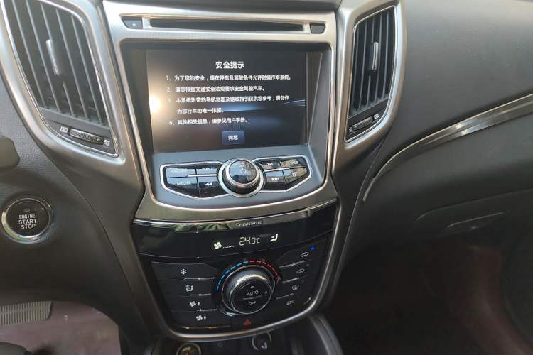 Used CHANGAN CS75 2015 1.8T Automatic 4x4 Prestige Model China V Emission Standard Audio And AC Panel