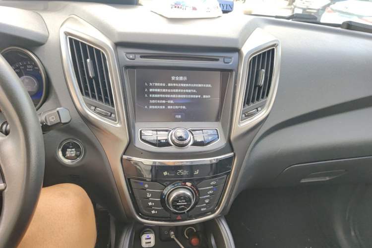 Used CHANGAN CS75 2015 1.8T Automatic All-Wheel Drive Elite Version China IV Standard Audio And AC Panel