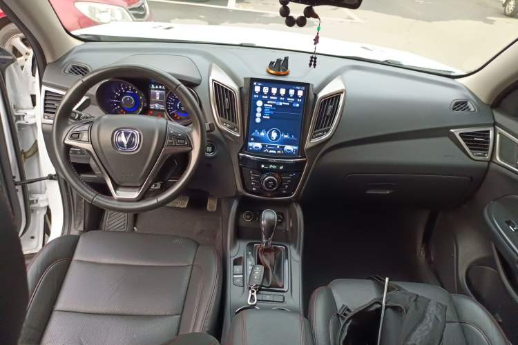 Used CHANGAN CS75 2015 1.8T Automatic All-Wheel Drive Elite Version China IV Standard Center Console