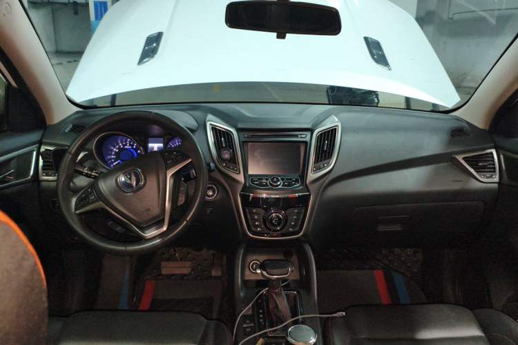 Used CHANGAN CS75 2015 1.8T Automatic 4x4 Prestige Model China V Emission Standard Center Console
