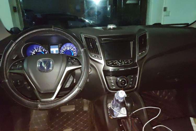 Used CHANGAN CS75 2015 1.8T Automatic 4x4 Prestige Model China V Emission Standard Center Console