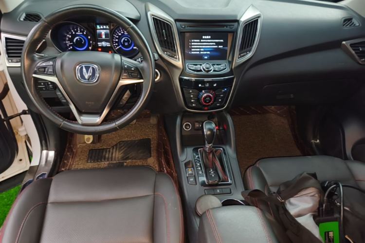 Used CHANGAN CS75 2015 1.8T Automatic 4x4 Elite Model China V Standard Center Console