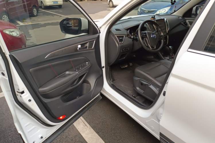 Used CHANGAN CS75 2015 1.8T Automatic All-Wheel Drive Elite Version China IV Standard Driver Seat