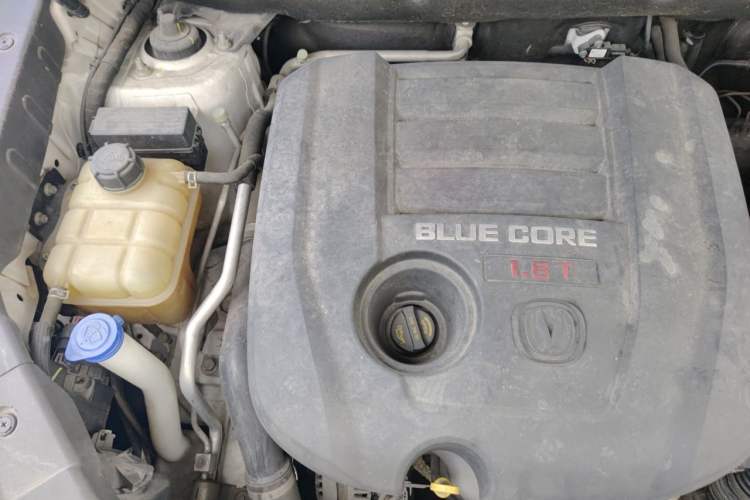 Used CHANGAN CS75 2015 1.8T Automatic All-Wheel Drive Elite Version China IV Standard Engine Bay Right