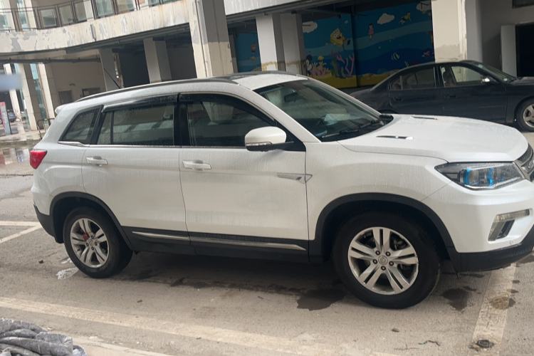 Used CHANGAN CS75 2015 1.8T Automatic All-Wheel Drive Elite Version China IV Standard Exterior 2