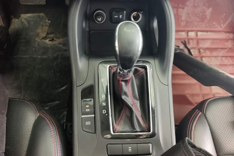 Used CHANGAN CS75 2015 1.8T Automatic All-Wheel Drive Elite Version China IV Standard Gear Lever