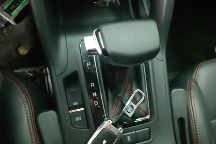 Used CHANGAN CS75 2015 1.8T Automatic All-Wheel Drive Elite Version China IV Standard Gear Lever