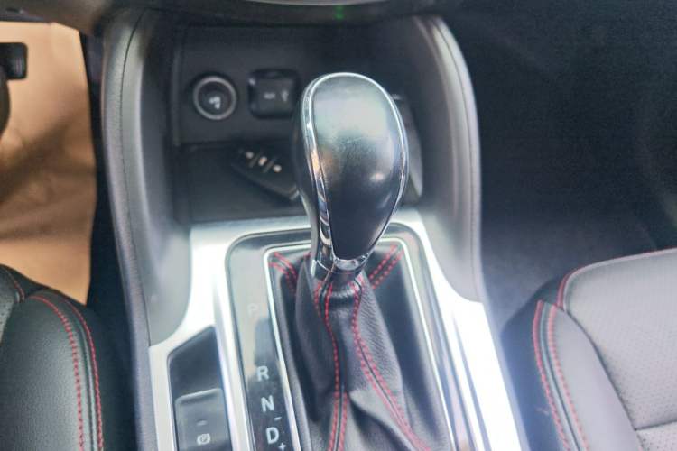 Used CHANGAN CS75 2015 1.8T Automatic 4x4 Prestige Model China V Emission Standard Gear Lever