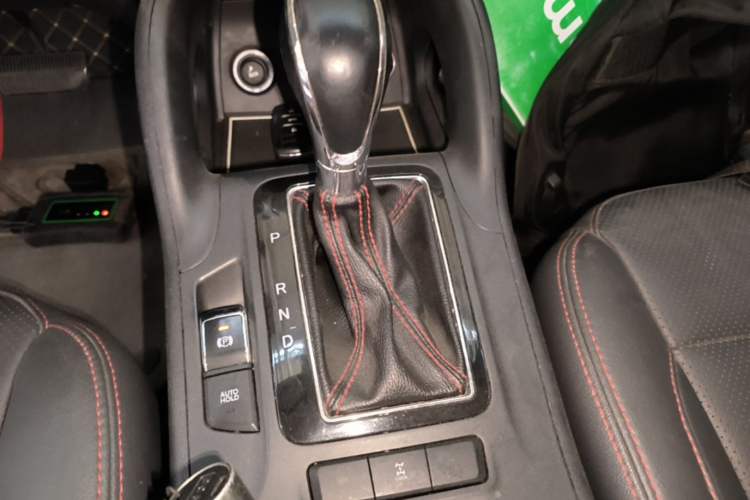 Used CHANGAN CS75 2015 1.8T Automatic 4x4 Elite Model China V Standard Gear Lever