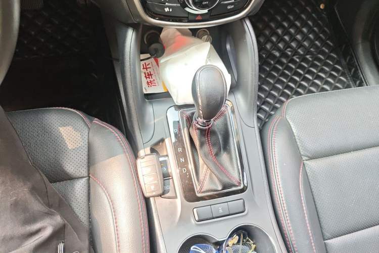 Used CHANGAN CS75 2015 1.8T Automatic 4x4 Elite Model China V Standard Gear Lever