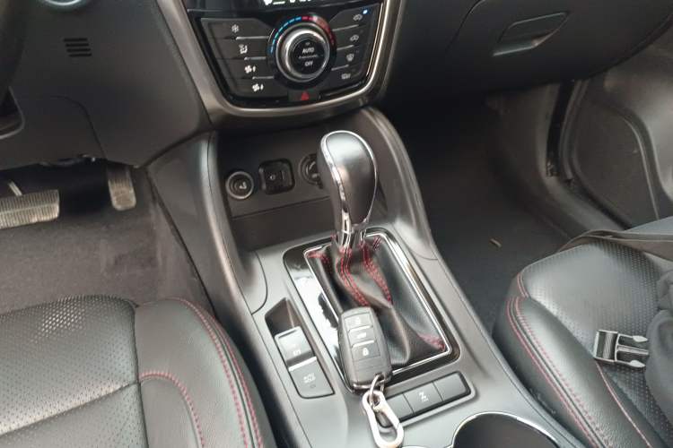 Used CHANGAN CS75 2015 1.8T Automatic All-Wheel Drive Elite Version China IV Standard Gear Lever