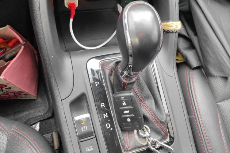 Used CHANGAN CS75 2015 1.8T Automatic 4x4 Prestige Model China V Emission Standard Gear Lever