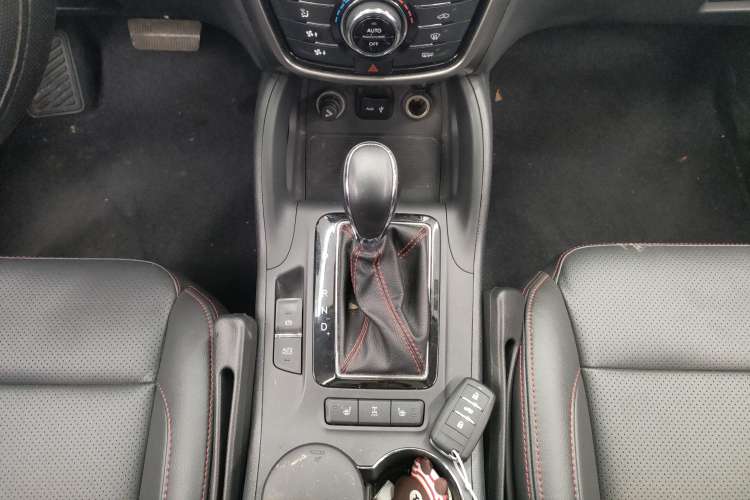 Used CHANGAN CS75 2015 1.8T Automatic 4x4 Prestige Model China IV Standard Gear Lever