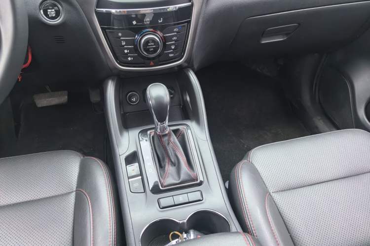 Used CHANGAN CS75 2015 1.8T Automatic All-Wheel Drive Elite Version China IV Standard Gear Lever