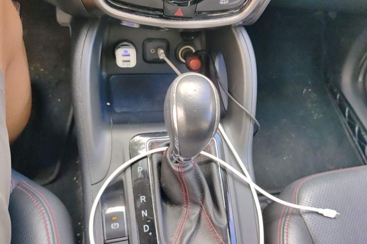 Used CHANGAN CS75 2015 1.8T Automatic All-Wheel Drive Elite Version China IV Standard Gear Lever