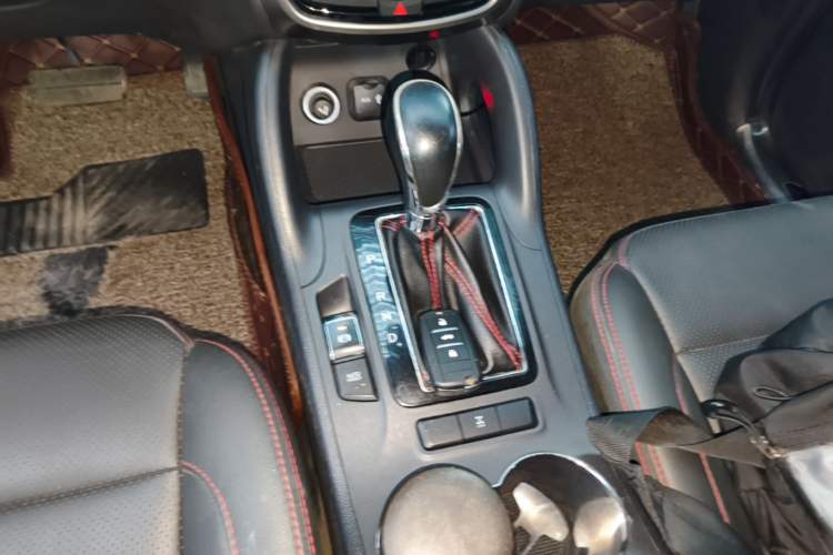 Used CHANGAN CS75 2015 1.8T Automatic 4x4 Elite Model China V Standard Gear Lever