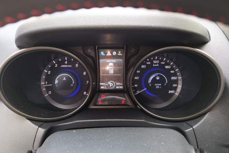 Used CHANGAN CS75 2015 1.8T Automatic All-Wheel Drive Elite Version China IV Standard Instrument Cluster