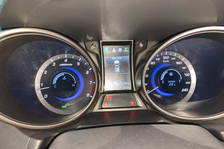 Used CHANGAN CS75 2015 1.8T Automatic 4x4 Elite Model China V Standard Instrument Cluster