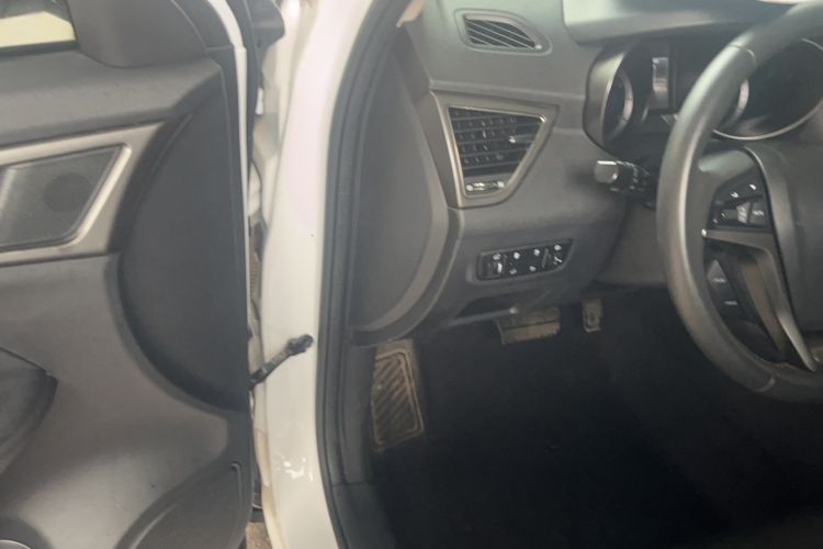 Used CHANGAN CS75 2015 1.8T Automatic All-Wheel Drive Elite Version China IV Standard Interior 2