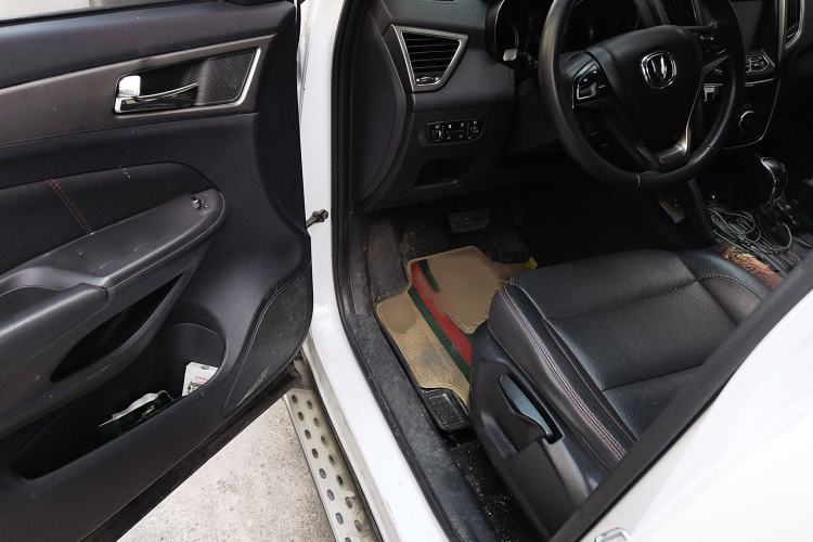 Used CHANGAN CS75 2015 1.8T Automatic All-Wheel Drive Elite Version China IV Standard Interior 3