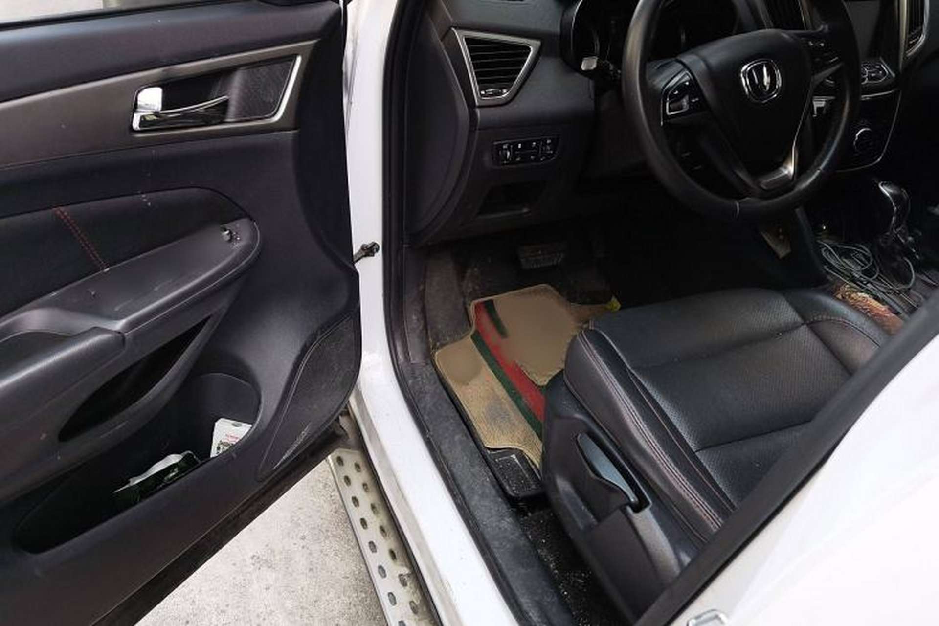 Used CHANGAN CS75 2015 1.8T Automatic All-Wheel Drive Elite Version China IV Standard Interior 3