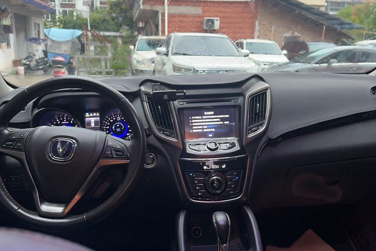 Used CHANGAN CS75 2015 1.8T Automatic All-Wheel Drive Elite Version China IV Standard Interior 3