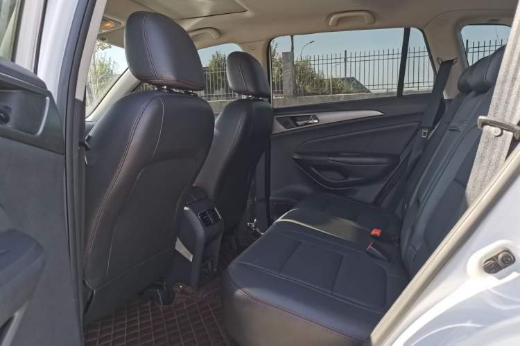 Used CHANGAN CS75 2015 1.8T Automatic All-Wheel Drive Elite Version China IV Standard Interior 4