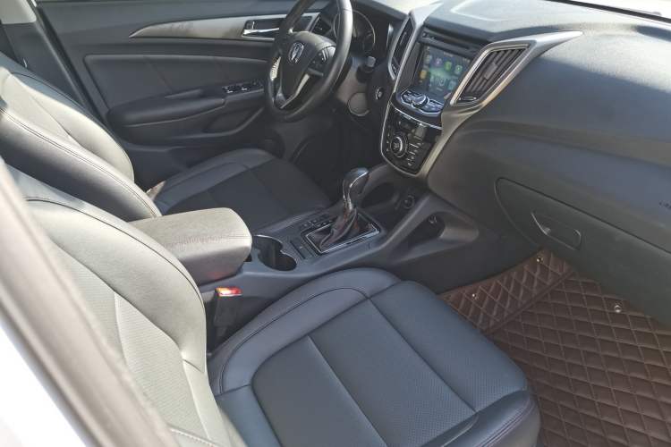 Used CHANGAN CS75 2015 1.8T Automatic All-Wheel Drive Elite Version China IV Standard Interior 5
