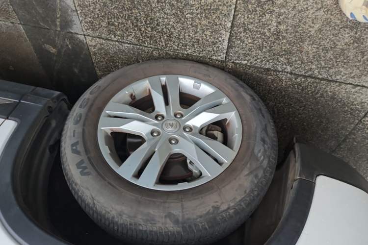 Used CHANGAN CS75 2015 1.8T Automatic All-Wheel Drive Elite Version China IV Standard Left Front Wheel Hub