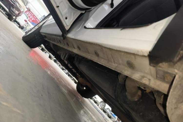 Used CHANGAN CS75 2015 1.8T Automatic 4x4 Elite Model China V Standard Left Side Sill