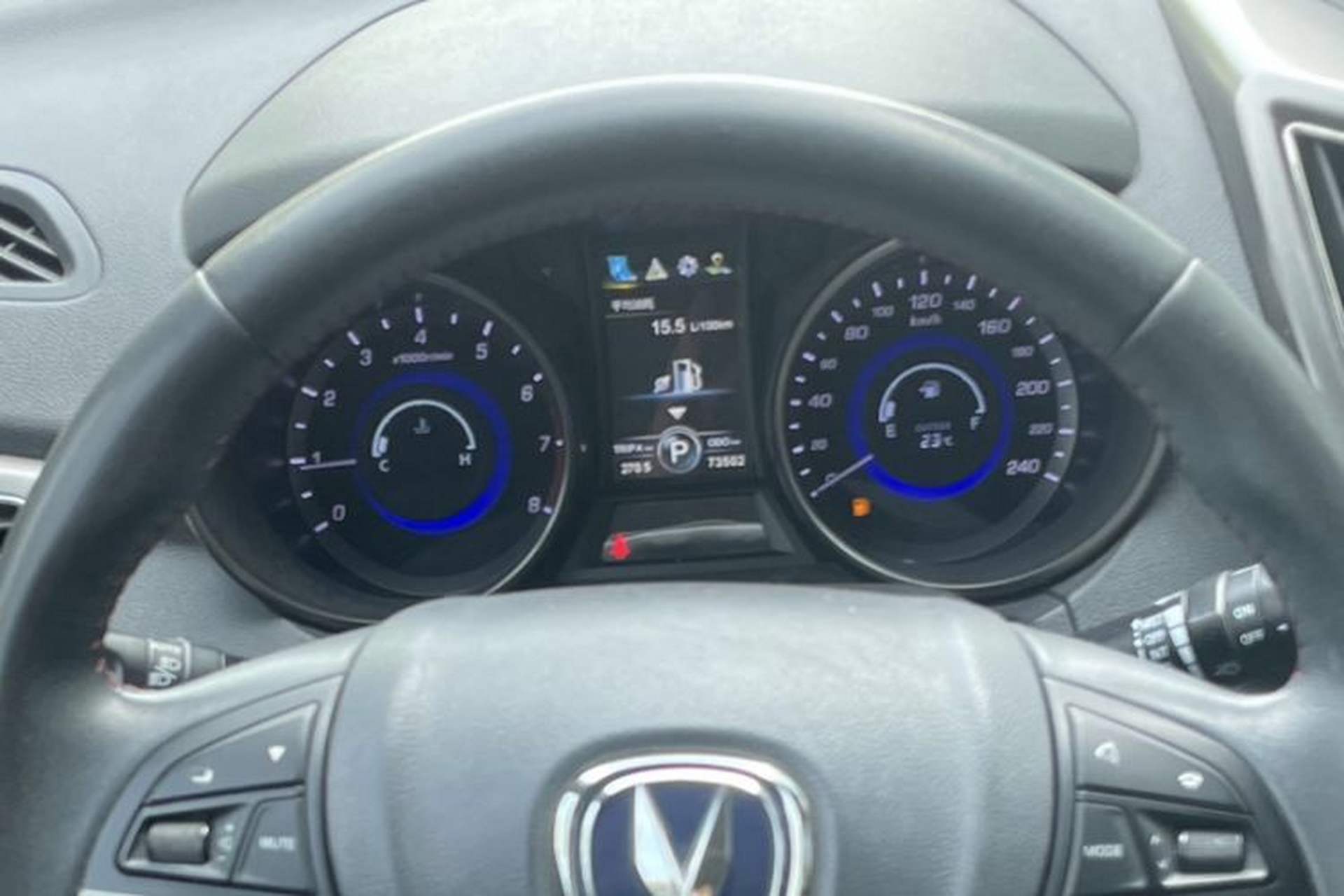 Used CHANGAN CS75 2015 1.8T Automatic 4x4 Prestige Model China V Emission Standard Odometer Close Up